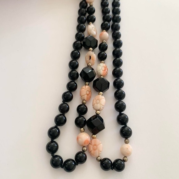 Vintage Onyx & Coral Beaded Necklace - Picture 5 of 6